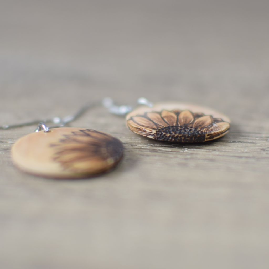 photo showing the side view side view and design wrapping around lower side